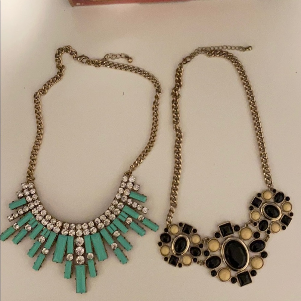 A bundle of 2 chunky necklaces! 😍